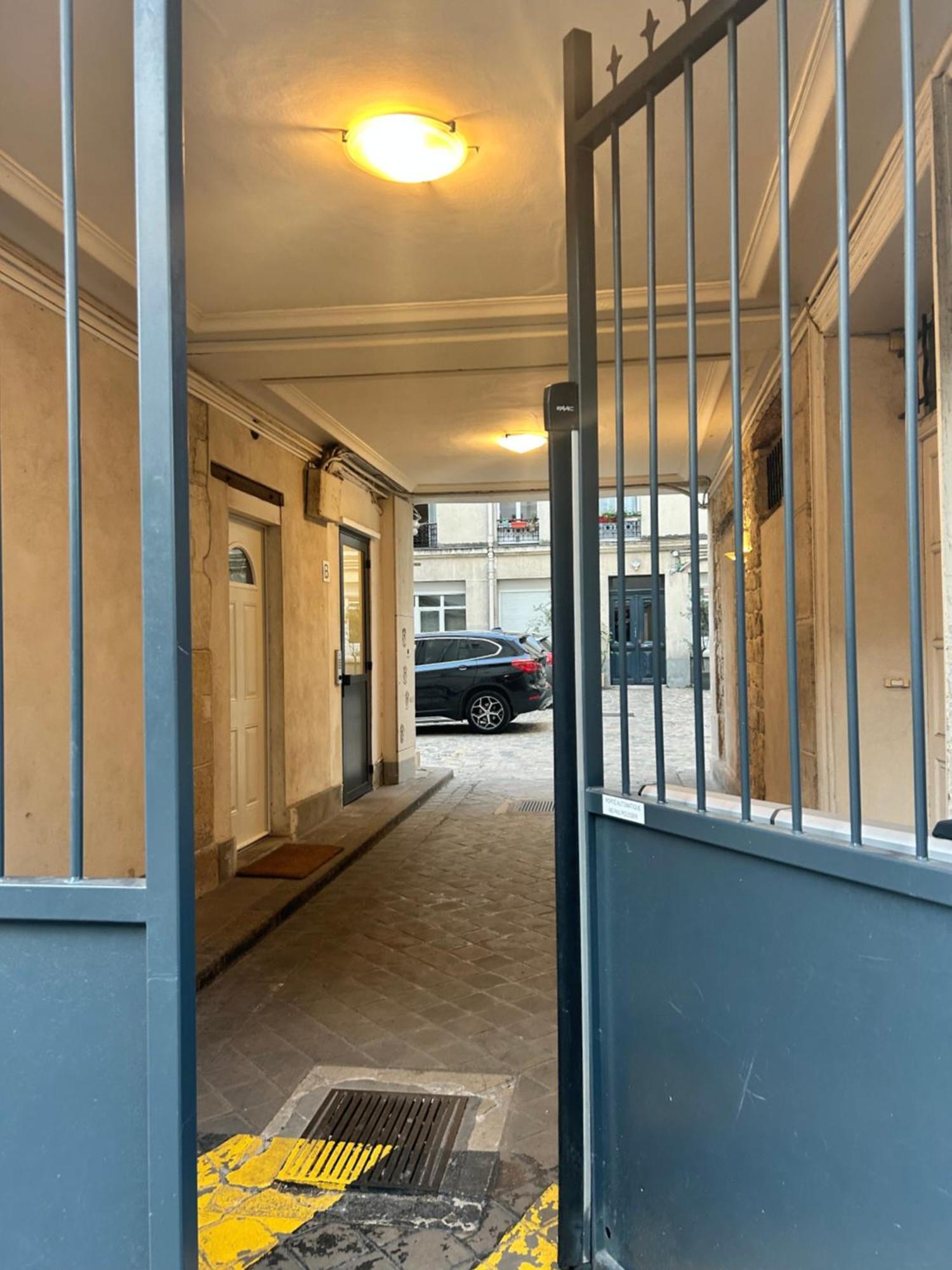 Gobelins Apartment
